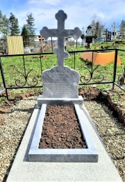 Памятник из мрамора, памятник в форме креста, памятник для женщины, памятник для мужчины.