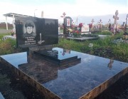 Памятник из черного гранита, горизонтальный памятник, памятник для двоих, семейный памятник.