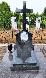 Памятник в форме креста, памятник на могилу, крест на могилу, крест из камня.