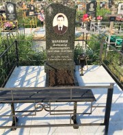 Памятник из зеленого гранита, памятник для мужчины, памятник для женщины.