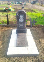 Памятники из коричневого гранита благодаря особенностям структуры и разнообразия палитры оттенков цвета камня всегда отличаются друг от друга и практически не бывает двух одинаковых.