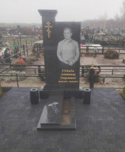 Составной памятник из черного гранита, монохромный цвет и сложность формы добавляют памятнику индивидуальности и презентабельности,  памятник одинаково подходит как для мужчины так и для женщины.