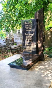Строгий, презентабельный памятник - вечная классика на многие годы.