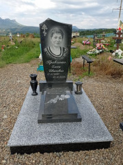 Памятник из черного гранита, памятник для женщины, памятник для мужчины.